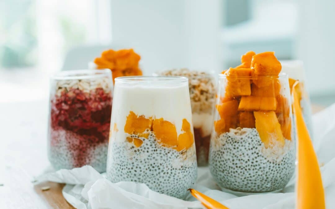 Verrines de chia et fruits exotiques.