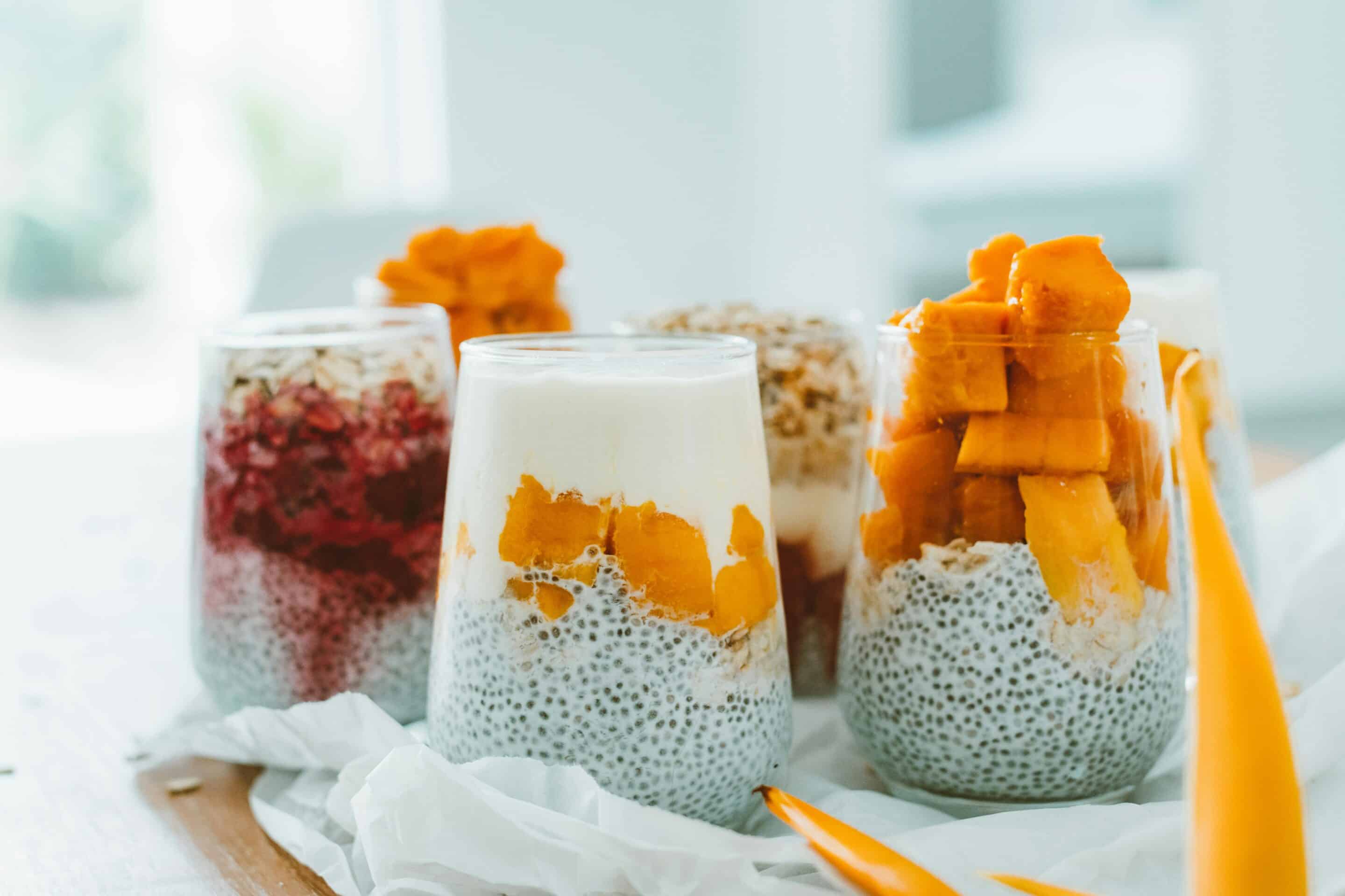 Verrines de chia et fruits exotiques.