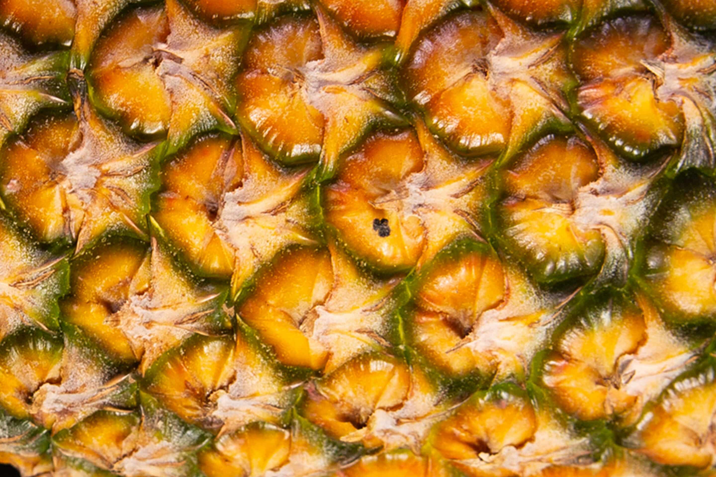 Gros plan d'une peau d'ananas